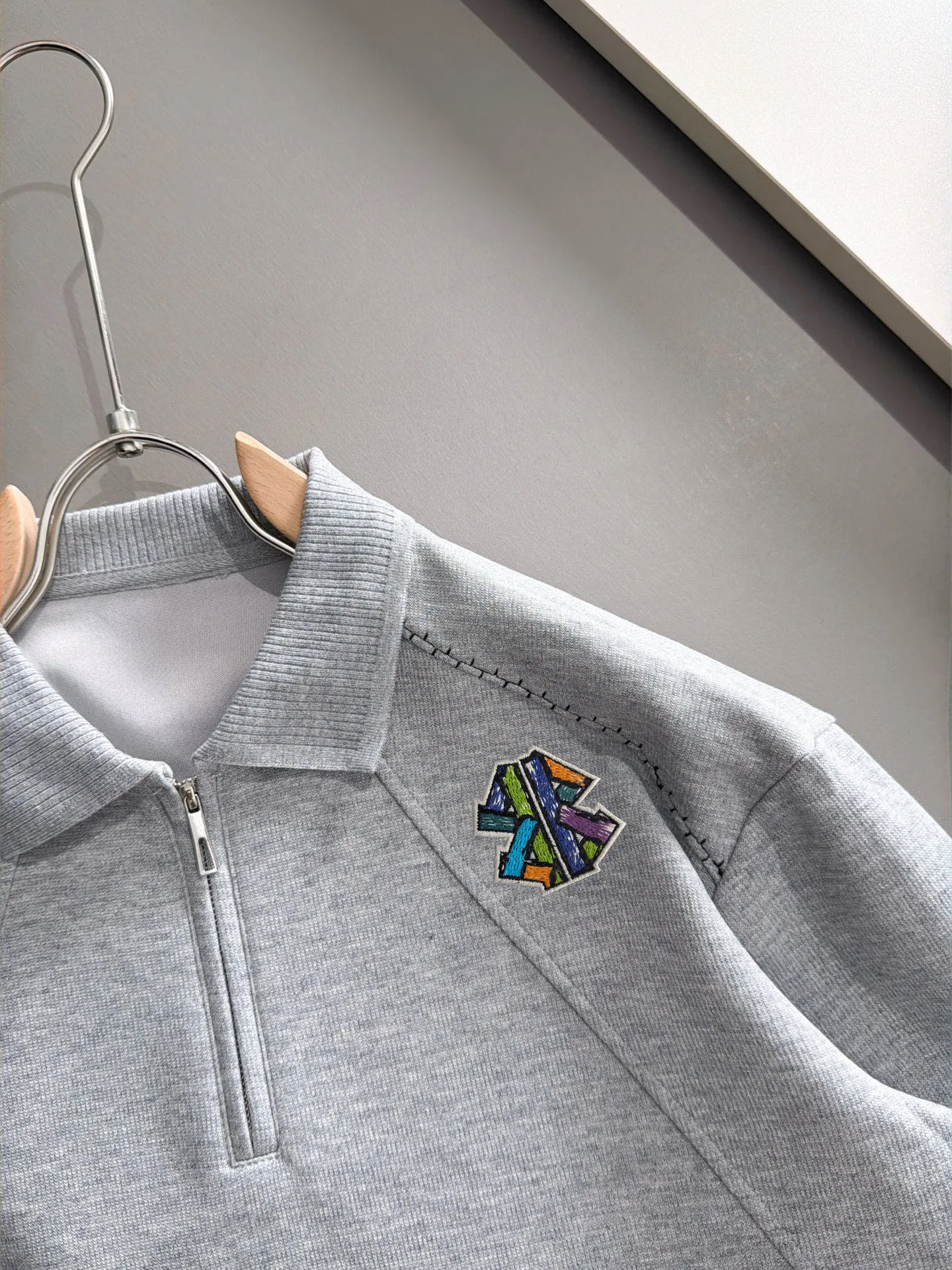 Paris 2026 long-sleeved sweatshirts for men and women, Same Style, many stars, Same Style, top Original version, feel free to compare🆚The fabric is custom-dyed, lightly sprayed and distressed, the fabric, material, and details are consistent with the original, using special cotton and linen fabrics. The cost of the fabric is extremely expensive. It is twice as expensive as pure cotton materials, no expense is spared just to do better. Three standards are complete. The comparison between non-market products and my fabrics is very different, only the top version! Size: M-4XL